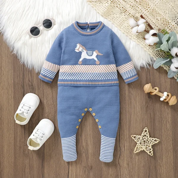 combinaison bébé tricot bleu motif cheval bascule